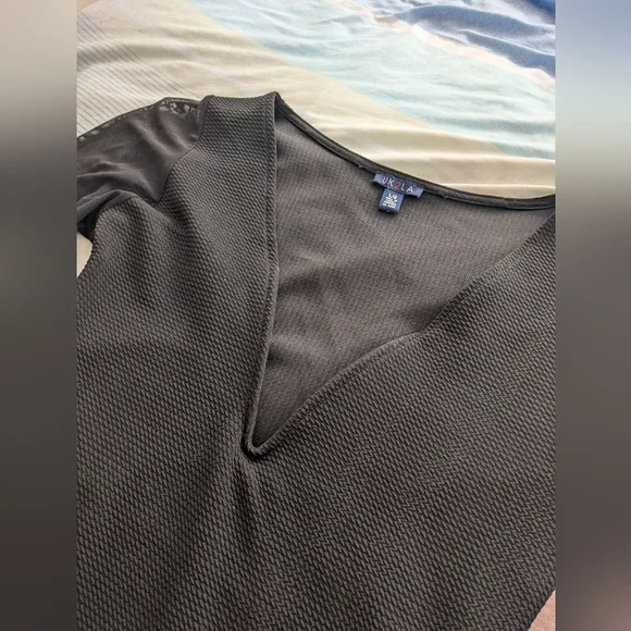 Black Bodycon Low Plunge V-Neck Dress - Picture 5 of 6